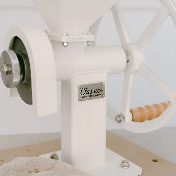 Madalga Madalga Hand-Getreidemühle Classico – Edelstahl-Mahlwerk & Stromlos – Produktbild 1 von 2