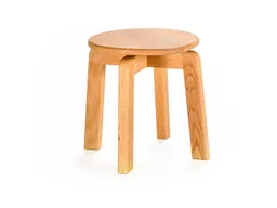 Caritas Werkstätten Caritas Werkstätten Kinderhocker Leo Buche massiv geölt 32 x 30 x 32,5 cm – Produktbild 1 von 1