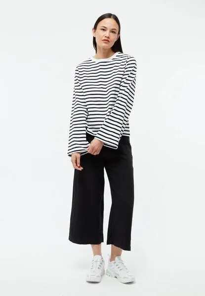 Givn Berlin Givn Berlin Gestreiftes Langarmshirt GBLACEY aus Bio-Baumwolle, Black / white (stripes), – Produktbild 2 von 4