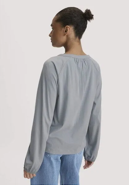hessnatur hessnatur Jersey-Bluse Relaxed aus reiner Bio-Baumwolle, Nebelblau, – Produktbild 2 von 4