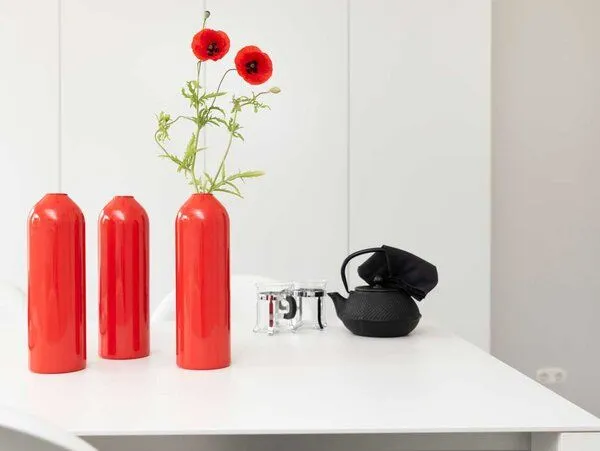 werkvoll by Lena Peter werkvoll by Lena Peter Nachhaltiger Kerzenhalter/Vase FIRE - rot - aus recycelten Feuerlöschern – Produktbild 7 von 7