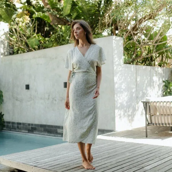 NORDLICHT NORDLICHT Wickelkleid Anni mit Blumenmuster aus 100% Ecovero, Grün, – Produktbild 2 von 4