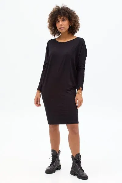 KOKOworld Kleid Twiggy – Weites Oberteil – Figurbetonter Rockteil an den Hüften – Boot-Ausschnitt – Viscose mit Elasthan – Fair produziert in Polen – KOKOworld, Black (schwarz), – Produktbild 1 von 4
