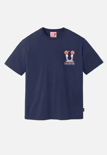 recolution Herren T-Shirt aus Bio-Baumwolle - APOSERIS PLAY TOGETHER - recolution, Eclipse blue (blau), – Produktbild 1 von 2