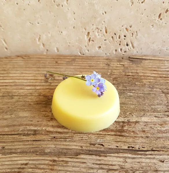 Küstenseifen Manufaktur Küstenseifen Manufaktur Feste Handcreme Hanföl ohne Duft / Bodybutter Sensitiv – Produktbild 3 von 4
