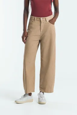 Kings Of Indigo Kings of Indigo Damen vegan Cropped Jeans Unisex Leila Silver Mink Beige – Produktbild 1 von 1
