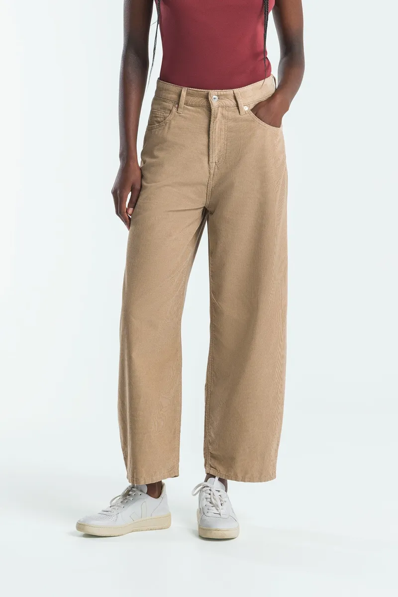 Kings Of Indigo Kings of Indigo Damen vegan Cropped Jeans Unisex Leila Silver Mink Beige, Beige, – Produktbild 1 von 1