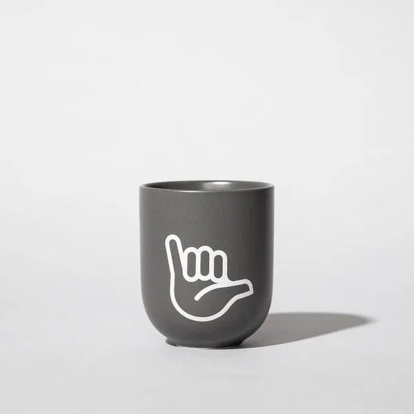 Fyngers Fyngers Handgemachter Becher aus Porzellan - Modell HANG LOOSE - Füllmenge 330ml - Mattlasur, Grau, – Produktbild 1 von 4