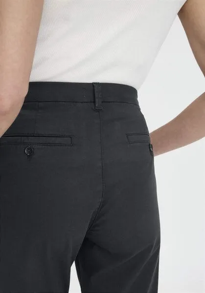 hessnatur hessnatur Hose Chino Regular aus Bio-Baumwolle, Schwarz, – Produktbild 2 von 4