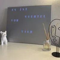 build-yours build-yours Wortuhr WordClock Jupiter - LED Wanduhr - Schiefer, Space, Weißer Marmor uvm., Grau, – Produktbild 2 von 7