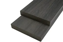 woodstore24 woodstore24 WPC Fassadenholz Glattkantbrett Abschlussprofil massiv, 23 mm (S) x 138 mm (B), Länge: 2,9 m, einseitig strukturiert / einseitig gebürstet glatt – Produktbild 1 von 1