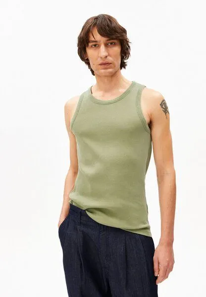 ARMEDANGELS ARMEDANGELS GMT DYE Herren Ripp-Top aus Bio-Baumwoll Mix, Fatigue green washed, – Produktbild 1 von 4