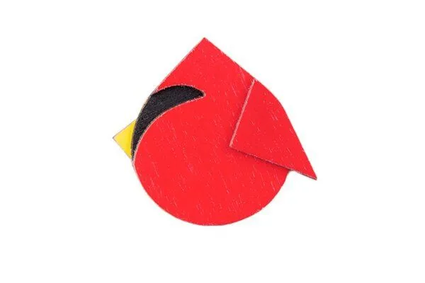 BeWooden BeWooden Holzbrosche Red Cutebird mit Vogelmotiv – Produktbild 1 von 4
