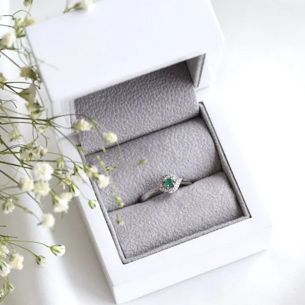 Eppi Eppi Ring mit Smaragd und Diamanten Nurisa, Rosa, – Produktbild 4 von 4