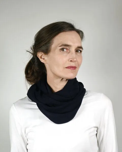Susan's Fashion Susan's Fashion dunkelblauer, fein gestrickter Loopschal aus Biomerinowolle, Blau, – Produktbild 1 von 2