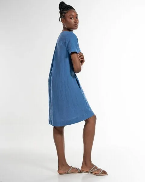 Alma & Lovis Alma & Lovis Legeres Kleid mit V-Ausschnitt aus reinem Leinen | Linen V-Neck Dress, Delft (blau), – Produktbild 4 von 4