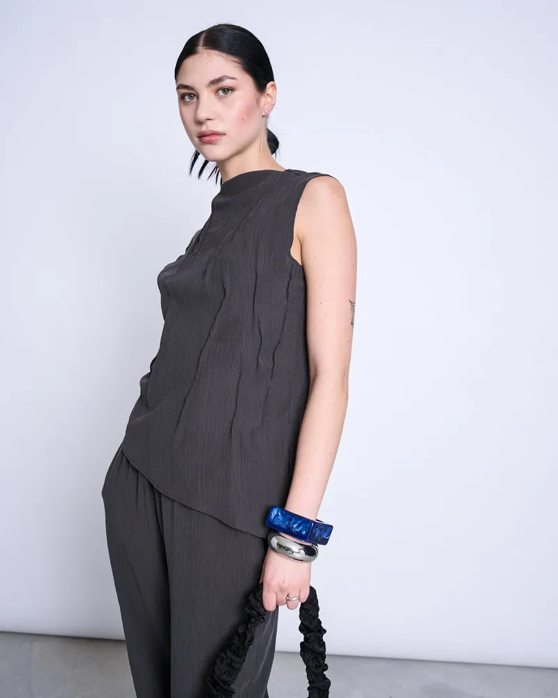 JAN N JUNE JAN 'N JUNE Damen vegan Top Mit Raffung, Crinkle Meadow Mud, Dunkelbraun, – Produktbild 1 von 2
