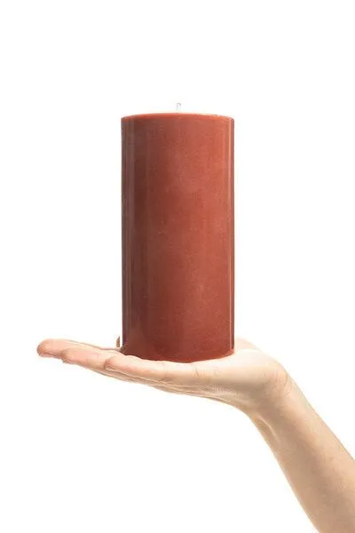 Tranquillo Handgearbeitete Stumpenkerze GLUMI red, Ø 7,5 x 15 cm - rot – Produktbild 3 von 4