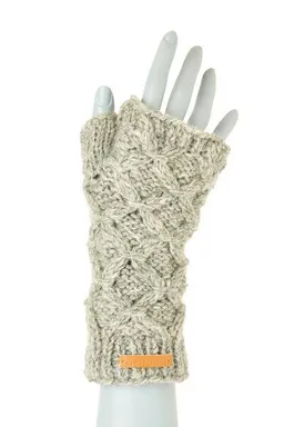 short'n'pietz short'n'pietz Schurwollhandstulpen mit Rautenzopfstrickmuster, handgestrickt – Produktbild 1 von 1