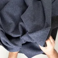 Tuchfabrik Mehler Tuchfabrik Mehler Wollstoff "Flauschloden" doubleface | 100% Schurwolle (89,80 €/m), Blau/schwarz (blau), – Produktbild 1 von 1