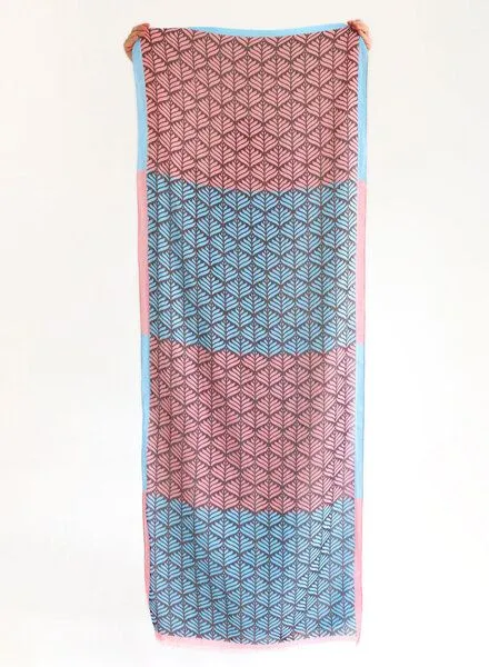 Djian Djian Schal Lotus – aus Modal (Lenzing TM) & Bio-Baumwolle, Blau / rosa, – Produktbild 1 von 2