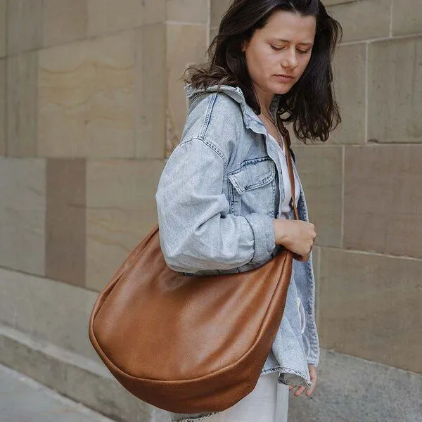 BOWLEANIES TASCHEN BOWLEANIES TASCHEN Moon Bag XXL aus Lederfaserstoff, Cognac braun, – Produktbild 3 von 4