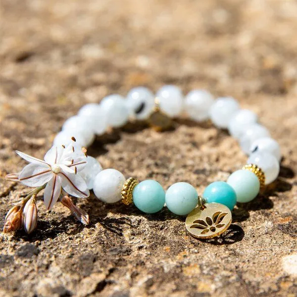 Divasya Divasya Armband "Golden Lotus" aus echten Natursteinen bzw. Halbedelsteinen, Türkis, – Produktbild 2 von 4