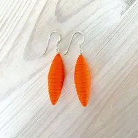 Sundara Sundara Ohrringe "Spindel" aus handgeschöpftem Recycling Baumwollpapier, Orange, – Produktbild 1 von 1