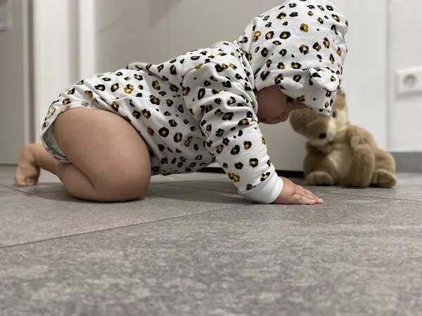 NoniKids Berlin Baby Sweat Pullover *Leo* Bio Baumwolle | NoniKids Berlin – Produktbild 4 von 4