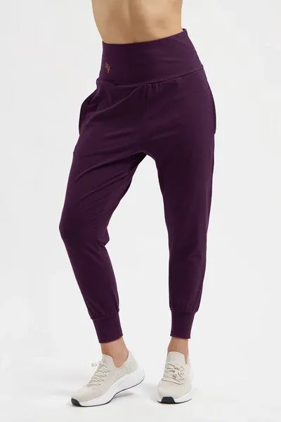 Urban Goddess Urban Goddess Bhumi Loose Fit Yoga Hose, Bloom (lila), – Produktbild 2 von 4
