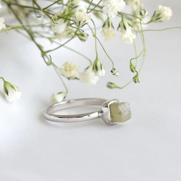 Eppi Eppi Ring aus Gold mit gelbem Rohdiamanten Yianna, Weiss, – Produktbild 3 von 3