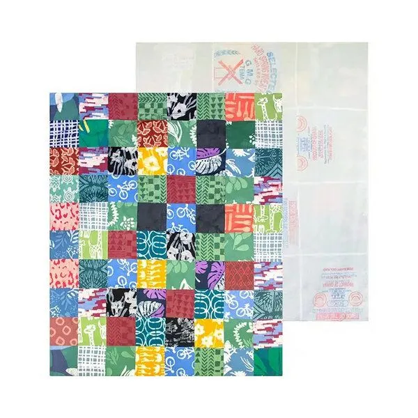 Global Mamas Global Mamas Batik-Patchworkdecke aus Biobaumwolle & Upcycling Mehlsack – Produktbild 3 von 3