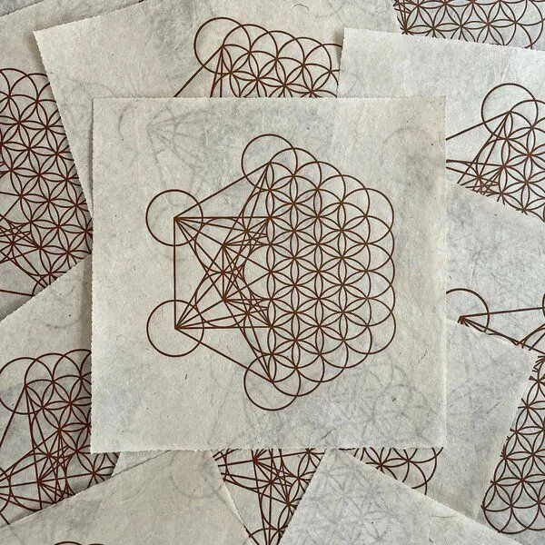 Veskor Cassiopeia Veskor Cassiopeia METAFLOWER Heilige Geometrie Linoldruck | 35 × 35 cm | Kupfer auf Naturweiß – Produktbild 2 von 4