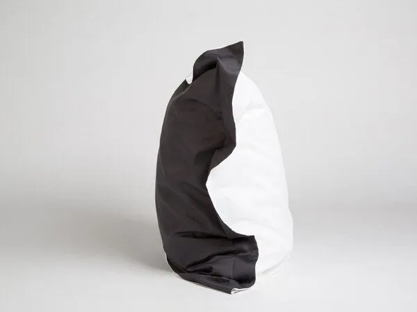 Yumeko Kissenbezug "Yumeko" aus Baumwollsatin, Dark anthracite/pure white, – Produktbild 1 von 4