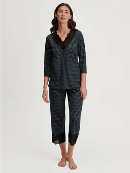 CALIDA CALIDA Capri-Pyjama Deep Dreams (2 tlg) 7/8-Länge, gepunktet, Spitze, atmungsaktiv, weich – Produktbild 1 von 1