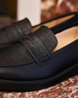 Minuit Sur Terre Minuit Sur Terre Damen vegan Loafer Accord Schwarz Kroko – Produktbild 1 von 1
