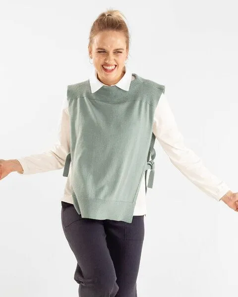 Alma & Lovis Alma & Lovis Cape aus Bio-Baumwoll-/Woll-Mix | Cotwool Cape, Silver lake (hellblau), – Produktbild 3 von 4