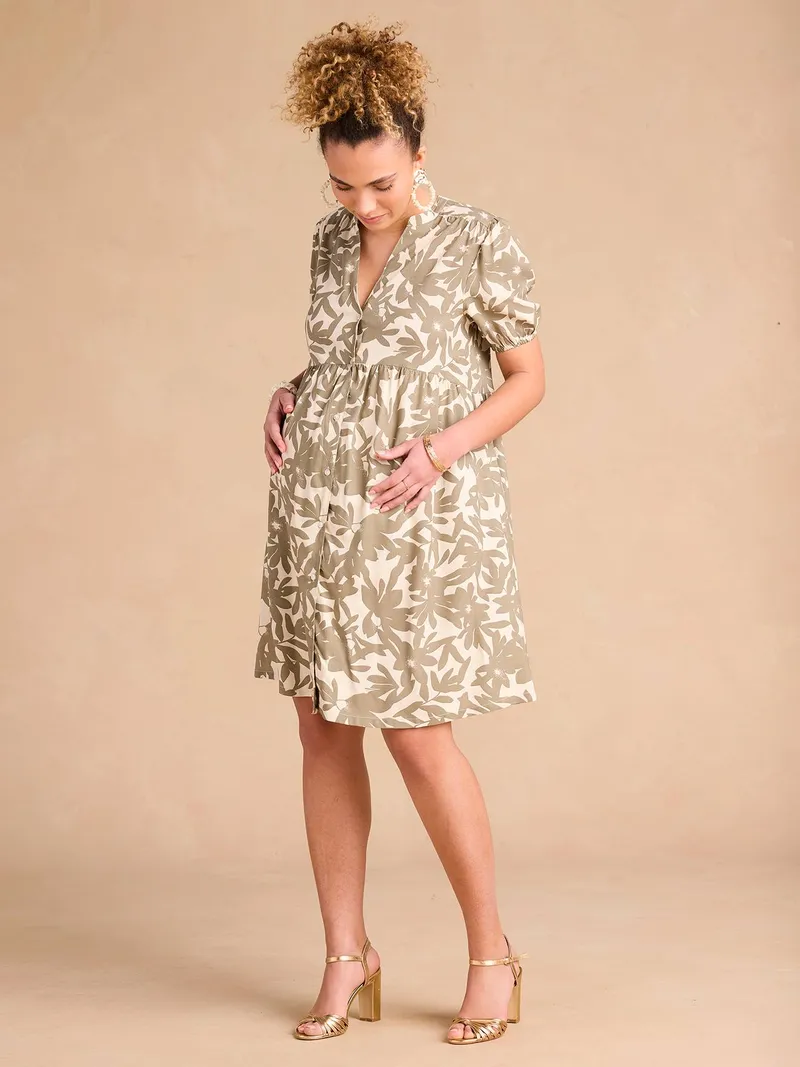 Envie De Fraise Kurzes Kleid für Schwangerschaft und Stillzeit mit Blätterprint ENVIE DE FRAISE, Khaki, – Produktbild 1 von 4