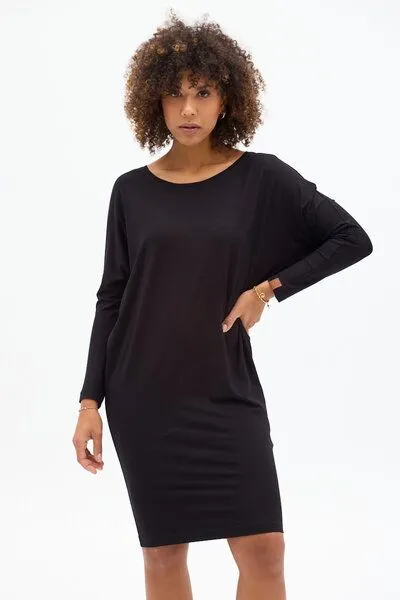 KOKOworld Kleid Twiggy – Weites Oberteil – Figurbetonter Rockteil an den Hüften – Boot-Ausschnitt – Viscose mit Elasthan – Fair produziert in Polen – KOKOworld, Black (schwarz), – Produktbild 3 von 4