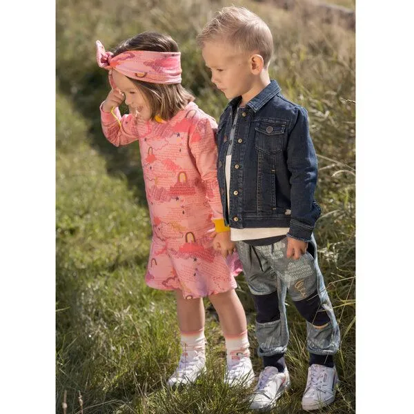 Marraine Kids Marraine Kids Sweatkleid mit Alloverdruck Rainbowstar – Produktbild 4 von 4