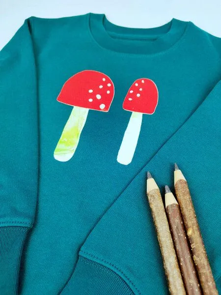MelaDi Meladi Kinder Sweater aus Biobaumwolle - Plize auf Forrest Green, Natural white, – Produktbild 3 von 7