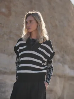 WOTE WOTE Damen vegan Strickweste Streifen Schwarz Weiß – Produktbild 1 von 1