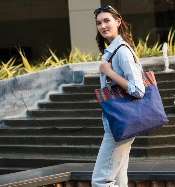 Dragolina Dragolina Shopper Miss Eve mit Webstoff der Pwo Karen, Azurblau (blau), – Produktbild 4 von 4