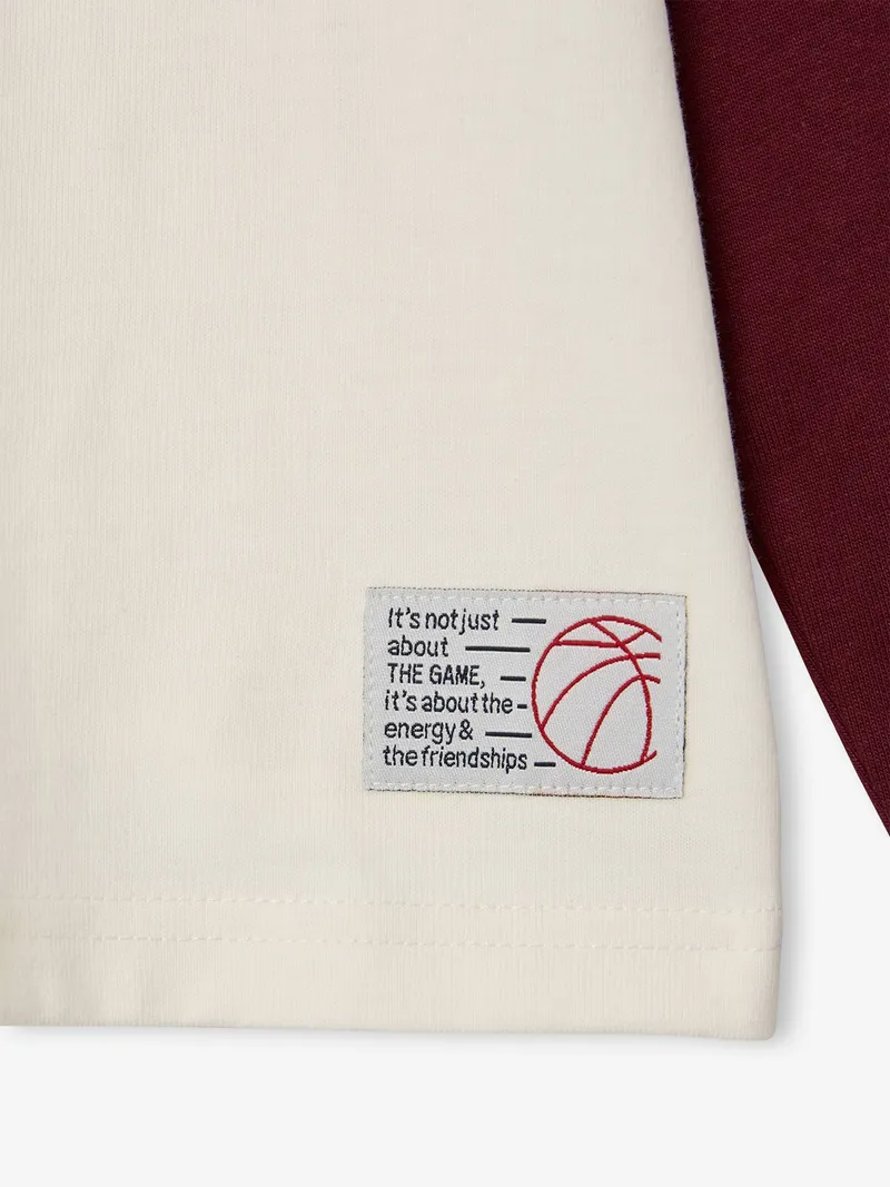 Vertbaudet Shirt mit Bouclé-Applikation und Raglanärmel Jungen, Bordeaux, – Produktbild 3 von 3