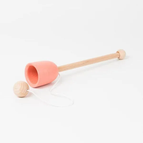 Me&Mine Mini-Becher und Ball aus Holz von Me&Mine, Koralle, – Produktbild 1 von 2