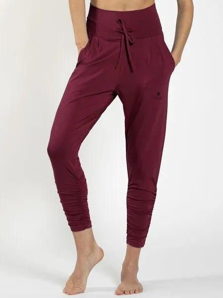 Magadi Magadi Yogahose FRANCIS aus Naturmaterial, Rot (dark red), – Produktbild 1 von 4