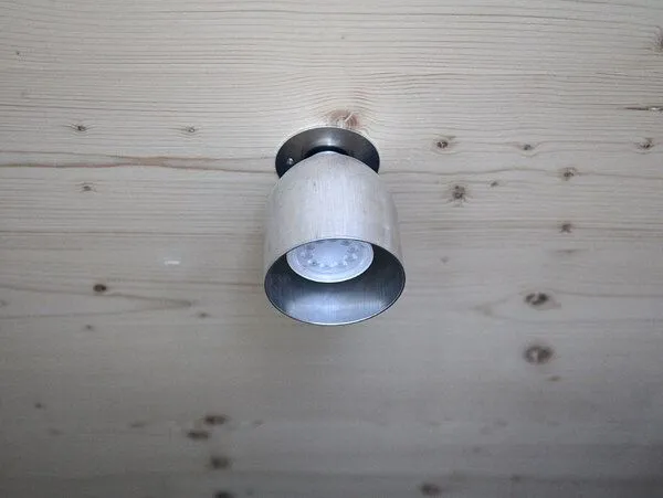 werkvoll by Lena Peter werkvoll by Lena Peter Recycling Feuerlöscher-Deckenleuchte FIRELIGHT, Rot, – Produktbild 4 von 5