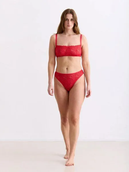 erlich textil erlich textil Dreamy Lace Bandeau Bralette mit Spitze aus recyceltem Polyamid, made in Europe, Chilirot, – Produktbild 6 von 6