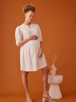 Envie De Fraise Kleid mit Lochstickereien für Schwangerschaft & Stillzeit ENVIE DE FRAISE – Produktbild 1 von 1