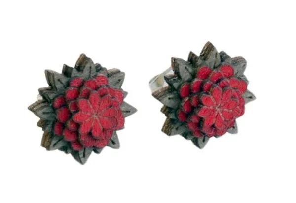 BeWooden BeWooden Ohrstecker mit Holzdetails | "Red Flower" – Produktbild 1 von 4